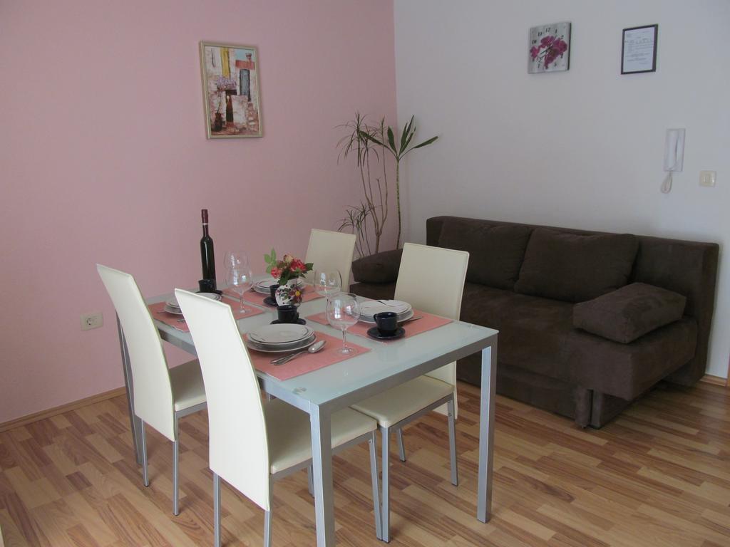 Apartment Danese Promajna Rum bild
